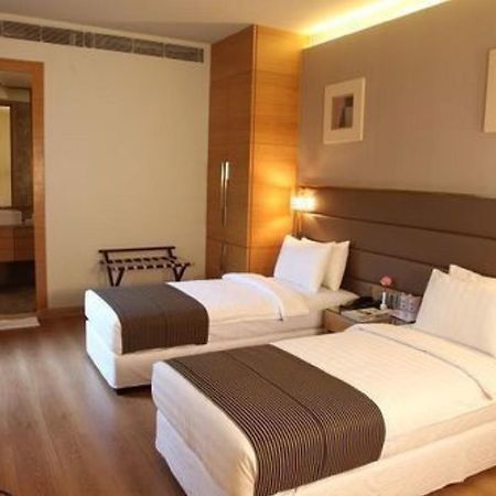 Middleton Inn Kolkata Bagian luar foto
